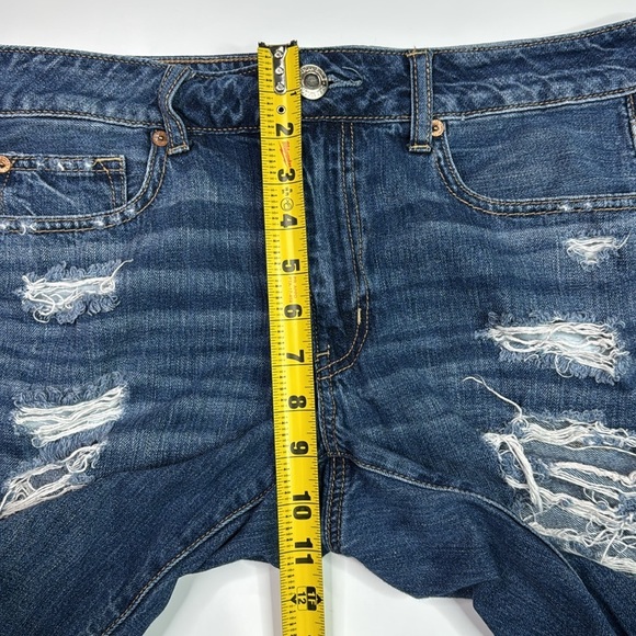 American Eagle Tomgirl Bermuda Distressed Shorts Size 8 - Picture 4 of 11